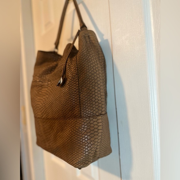 CLOSET CLOSING January 21, 2025!!
NO OFFERS - PRICED AS IS! - Picture 3 of 5